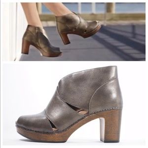 Dansko delphina metallic bootie 39